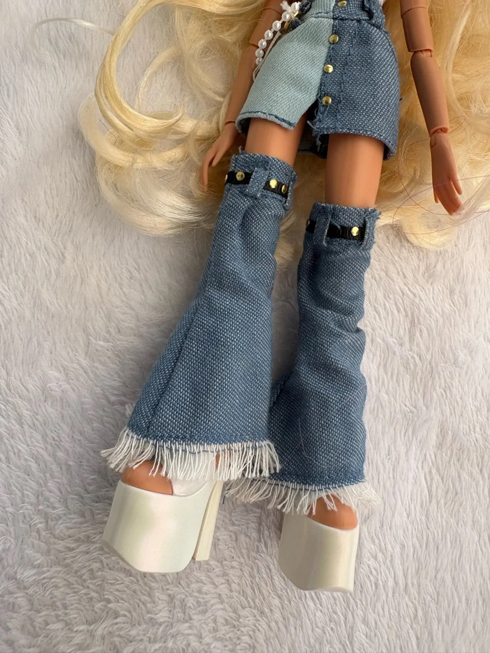 Bratz Cloe alwayz Blonde Fashion Doll in Denim Overalls and Platform Heels